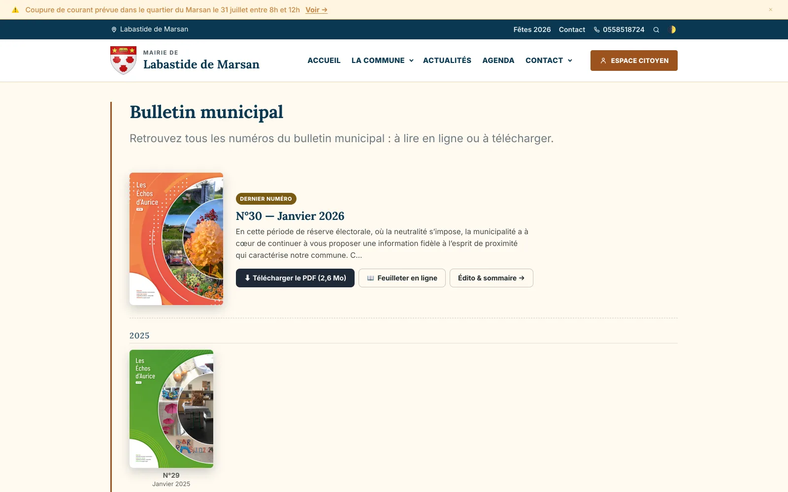 Kiosque public du bulletin municipal, avec les numéros classés par année